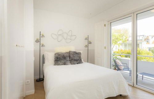 Contemporary Restelo Pool Haven - Photo 25