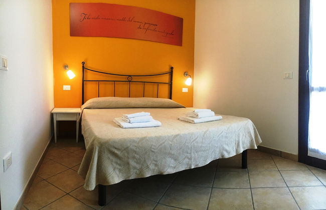 Comfy Furnished Apartment with AC near Beach - Photo 21