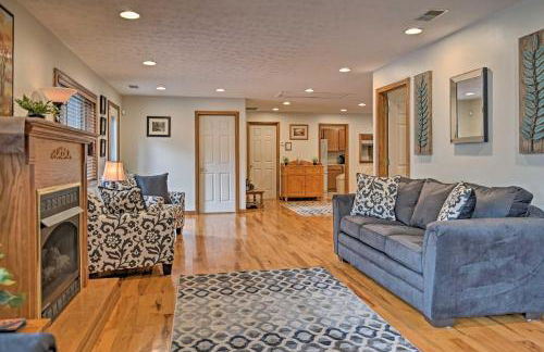 Riverfront Elkins Home with Fireplace and Deck! - Foto 9