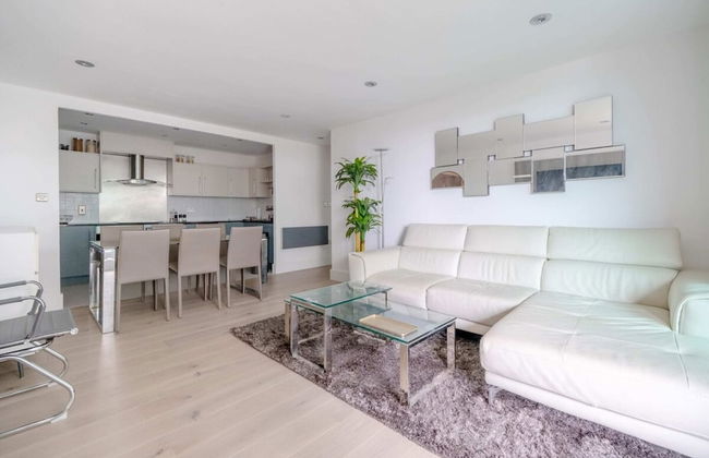 Central 2BD Flat w/ River View Balcony - Vauxhall! - Photo 16