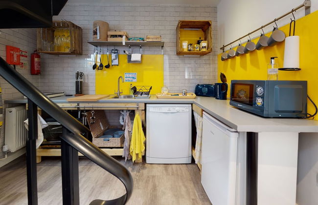 Beautiful Coach House - Photo 12