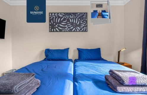 Muirton House 2 - INVOICE and REDUCED PRICE only via SUNRISE SHORT LETS DUNDEE, SLEEPS 8 has 4 Twin Bedrooms with 4 Car Parking, 2 Baths, 5 Smart TV, Fully Equipped, Garden, Free WiFi, and ONLY 9 Mins to STANNERGATE Ports - Foto 15