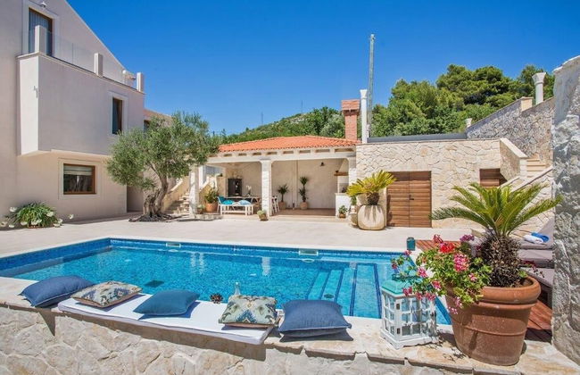 Luxury Villa Dolce Vita with Pool - Photo 33