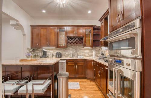 Bushwick Gem with Spacious King Bed, 2 Baths with Modern Kitchen & Steps to train - Foto 7