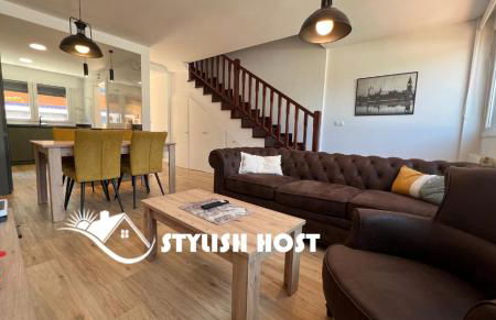 Dúplex Stylish Host con vistas al mar - Foto 8