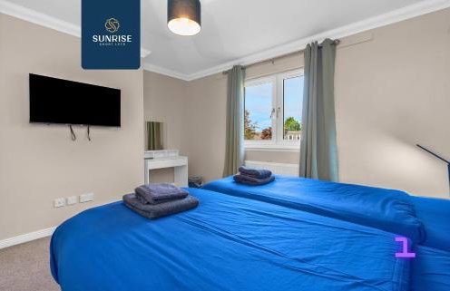 Muirton House 2 - INVOICE and REDUCED PRICE only via SUNRISE SHORT LETS DUNDEE, SLEEPS 8 has 4 Twin Bedrooms with 4 Car Parking, 2 Baths, 5 Smart TV, Fully Equipped, Garden, Free WiFi, and ONLY 9 Mins to STANNERGATE Ports - Foto 20