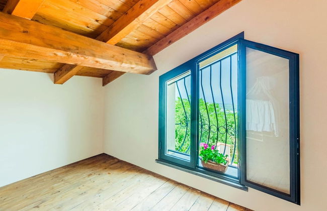 Charming Villa With Pool and Panoramic Surroundings - Photo 6