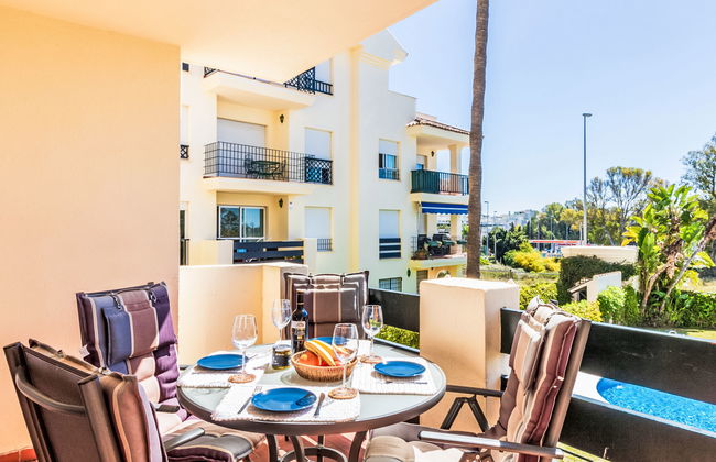 2 bedroom Apartment in Marbella with swimming pool and garden - Photo 2