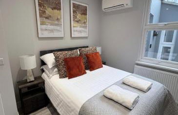 Aisiki Stays Apartments at Barnet, Airconditioned & Pet-Friendly, 2-Bedroom & 1-Bathroom Ground Floor with back Garden Flat, King or Twin Beds & Double Beds with Free WiFi - Foto 3