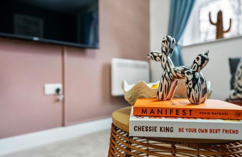 1-Bedroom Luxurious, City Centre, Chic & Stunning Apartment in Southampton, Sleeps 4 - by Blue Puffin Stays - Photo 13