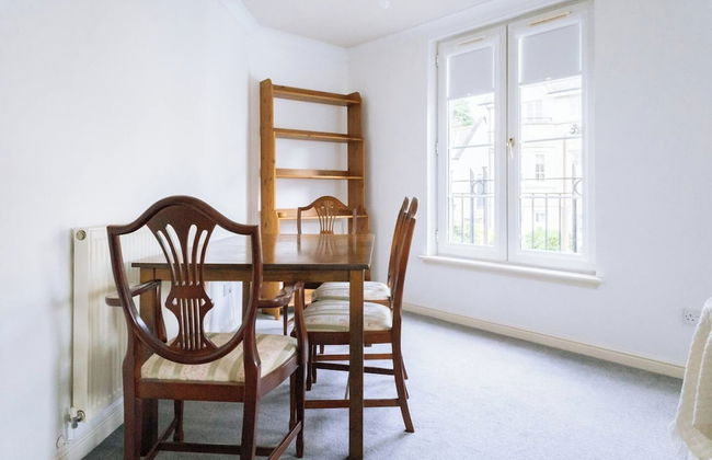 Snug & Serene 2BD Flat - Roseburn - Photo 25
