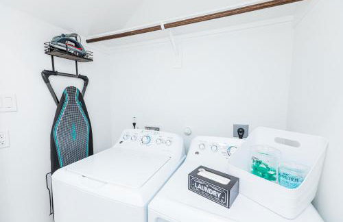 Beautifully Decorated, Modern Downtown Houston Home - Photo 29