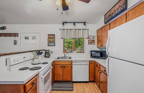 Chesnutt Cabin - Riverfront, Fire Pit, Game Room, Wifi, Screen Porch, View, King Bed - Foto 8