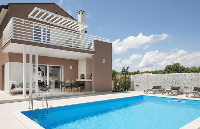 Villa Ovis in Peresiji - Foto 1