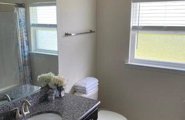 Gone Coastal! Large Heated pool home 30 min from beaches! - Foto 40