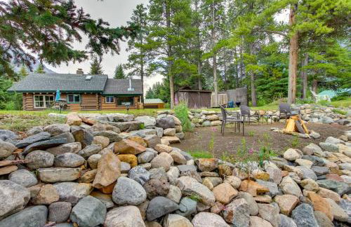 Creekside Silver Gate Getaway with Fireplace! - Foto 24