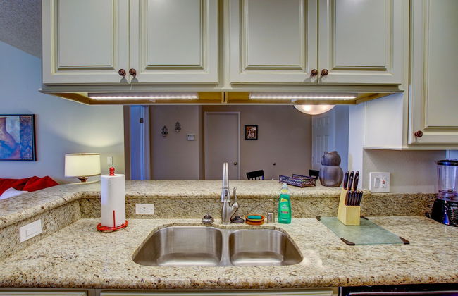 Sunshine Suites at Hillcrest - Photo 19