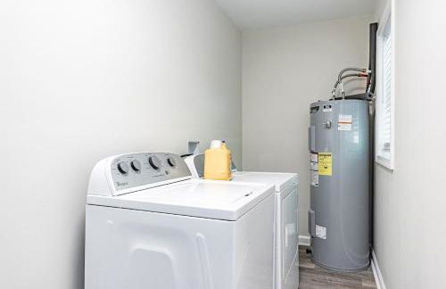 Renovated house close to Dtown Durham w king bed - Photo 6