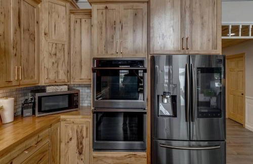 Cozy Home, Hot Tub, Dock, Kayaks, Swimming & More! - Photo 10