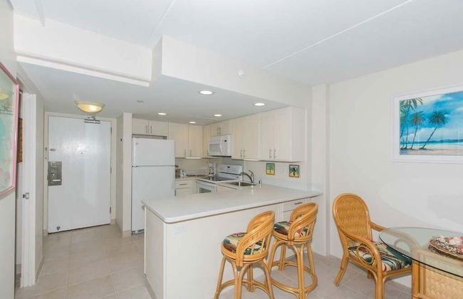 Spacious One Bedroom Harbor View Condos at Ilikai Marina With Private Balcony - Foto 77