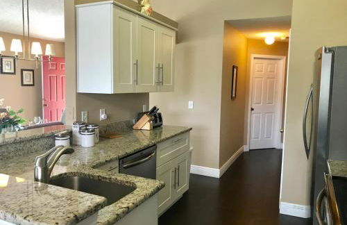 Queenie's Palace - Photo 2