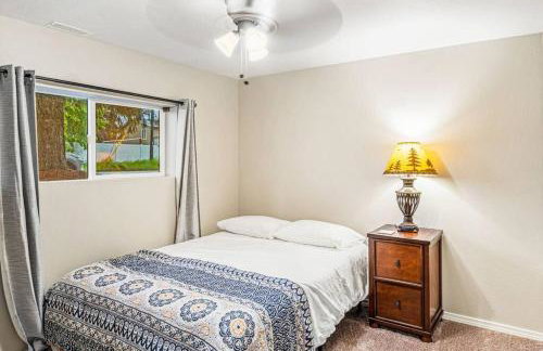 Hot Tub and Spacious Backyard Close to Lake! - Foto 22