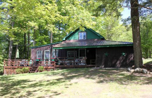 Charming Cabin Rental with Private Beach Access on Lake George in New York - Foto 1