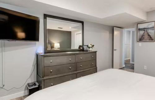 4 Bedrooms and 5 Beds with Game Room Only 5 min Drive to College and Perfect for Family's - Foto 28