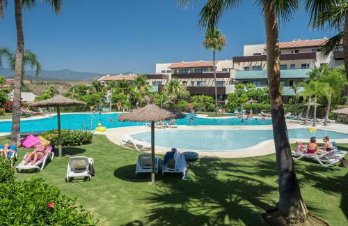 Amazing Two Bedroom Apartment in Los Flamingos, Marbella - Photo 3