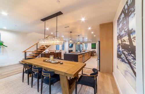 Spectacular New 4BR Townhome: Garage, Jacuzzi, BBQ - Photo 25