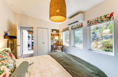 Waterfront Gem with 2 Patios on Camano Island - Foto 12