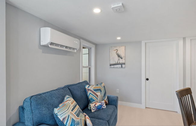 Modern Condo Perfect For Winter Rental - Photo 8