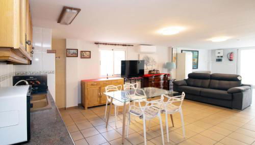 Beautiful Apartment In Oliva With Wifi - Photo 4