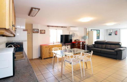 Beautiful Apartment In Oliva With Wifi - Photo 4