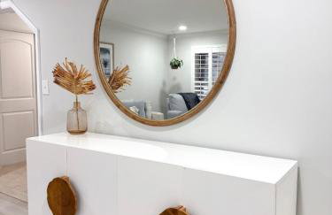 Tropical PoolHome Walk to Shops Near Beach - Foto 68