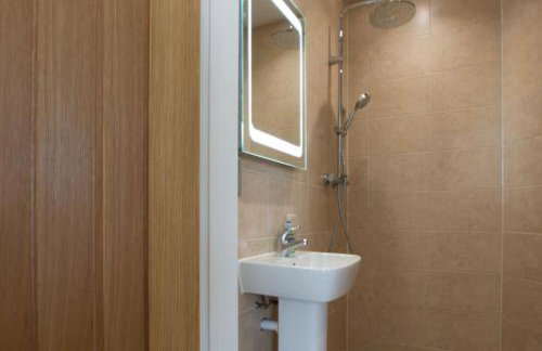 The Hexagon, wow what a location, views over the Essex marshes and sea - Foto 14