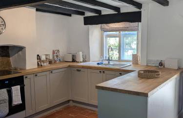 Period Thatched Cottage Towcester - Photo 11