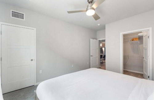 Washer & Dryer with Free Underground Parking with a Pool - Foto 41