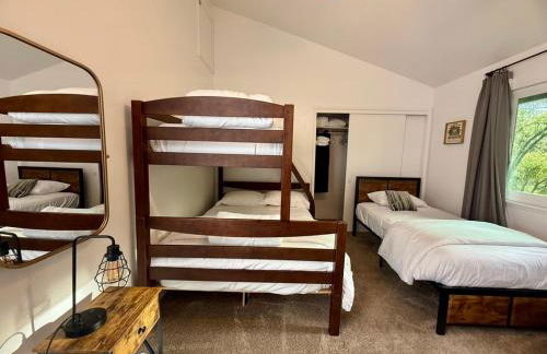 The Happy Cabin w/ hot tub - Foto 18