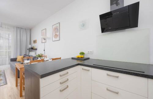 Modern Apartment in Warsaw with Parking and Balcony by Noclegi Renters - Photo 10