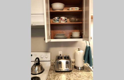 Luxury stay near Oakridge Mall for vacation/work - Foto 17