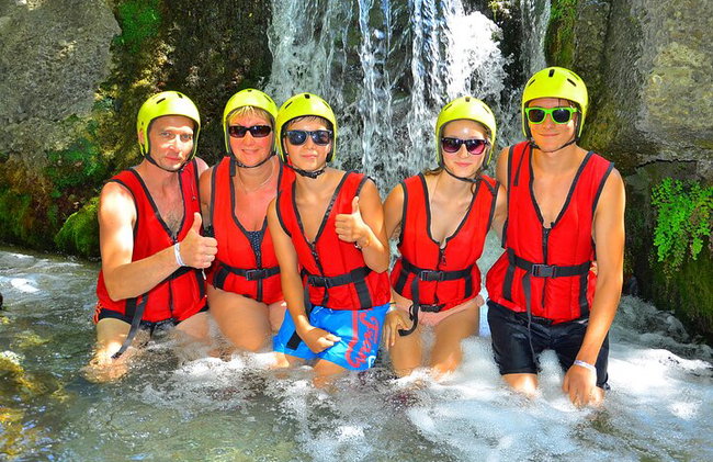 "Seite: Wildwasser-Rafting-Spaß im Koprulu Canyon" - Foto 10