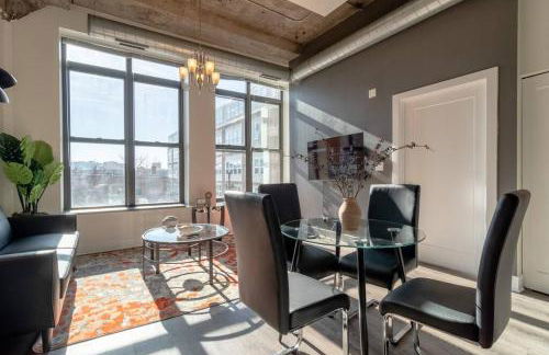 McCormick Place Amazing 2BR Suite with City View and Optional Parking for up to 8 guests Near Soldier Field and Lakefront Trail - Foto 24