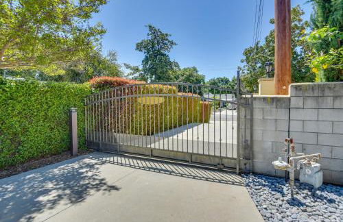 Luxe Pasadena Casita with Fireplace and Grill - Photo 28