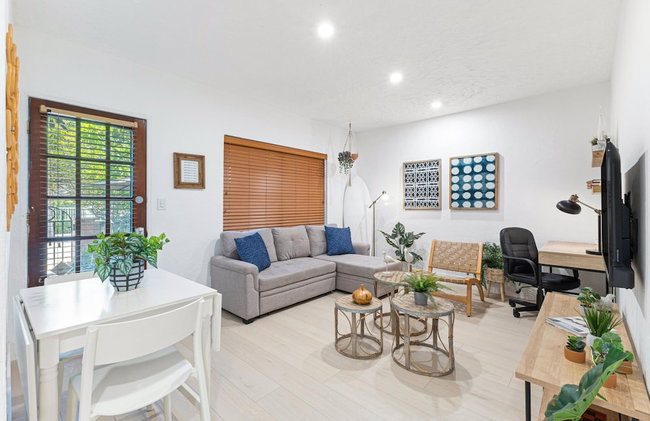 Bright and Stylish Apt in Las Olas Blvd Victoria Park - Photo 67