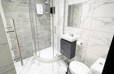 Private Family and Business Rooms Harrow Fast WiFi - Photo 6