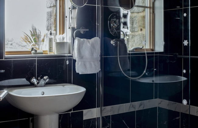 Triskele Detached Characteristic Home Sleeps 10 - Foto 26