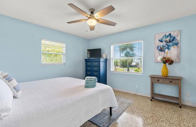 Home with Pool & Hot Tub Close to Beach - Foto 34