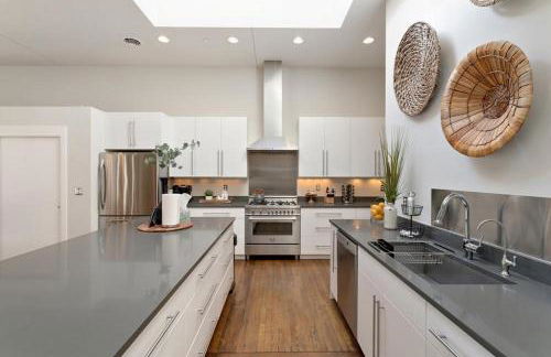 The Penthouse Loft in the Heart of Old Town! - Foto 19