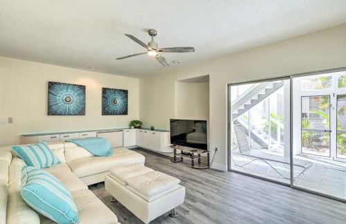 Tropical Waterfront Home Central Location! - Foto 6